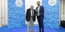 Umberto Galimberti riceve il Premio Artis Suavitas 2026 a Napoli