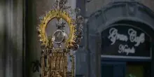 Napoli, si ripete il miracolo di san Gennaro: il sangue si &egrave; sciolto