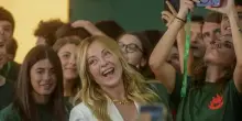 Tetto agli stranieri in classe e ingerenze, Meloni infiamma sfida a destra
