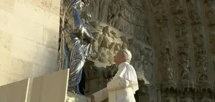 Il Papa: la storia non &egrave; scritta da chi si impone, ma da chi cerca pace