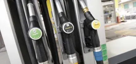 Carburanti, nuovo rialzo: benzina a 2,159 euro e diesel a 2,377