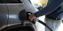 Carburanti, proseguono i cali, benzina sotto 2,1 euro al litro