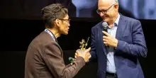 Roma, Gualtieri consegna medaglia celebrativa per 25 anni di Romics