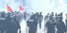 In Francia 450mila manifestanti in tutto il Paese, 100mila a Parigi
