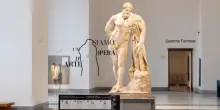 Salute, &ldquo;Oltre il punto di vista&rdquo;: opere d&rsquo;arte &lsquo;indossano&rsquo; presidi medici