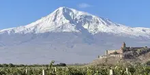 Armenia, la nuova Guida Verde Touring tra monasteri e Ararat