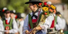 Merano celebre 140 anni di Festa dell&rsquo;Uva tra vendemmia e memoria