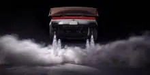Elon Musk ha svelato l&rsquo;auto elettrica che vola. La produzione &egrave; prevista nel 2028