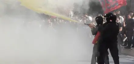 Scontri a Milano, il pm chiede il carcere per 5: devastazione e saccheggio