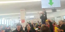 Ex Ilva, nuove proteste a Genova: gli operai occupano l&rsquo;aeroporto
