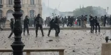 Scontri con la polizia al termine della manifestazione a Parigi