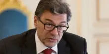 Non entra nella manovra il taglio Irpef per il ceto medio. Flat tax per neoassunti