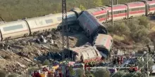 Giorno di lutto in Spagna dopo la strage ferroviaria. Rintracciata una delle tre italiane disperse