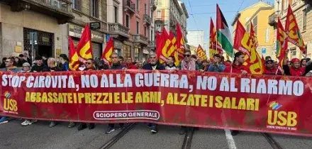 Cortei, allerta in oltre 50 citt&agrave;: letame lanciato a Torino