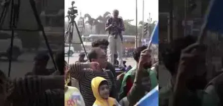 Leo Messi, svelata a Calcutta maxi statua del calciatore