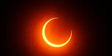 Dopo l&rsquo;eclissi di sole tocca alla luna: cosa succede domani e come osservare lo spettacolo