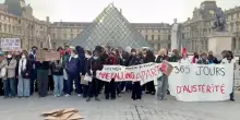 Manifestanti bloccano l&rsquo;accesso al Louvre. La polizia vieta manifestazioni oggi a Marsiglia