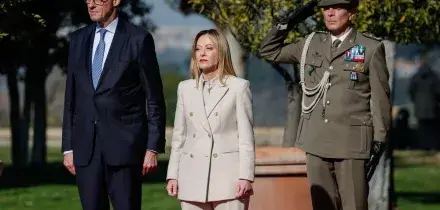 Meloni e Merz a Villa Pamphili: "Serve colmare le lacune della difesa europea"