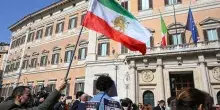 Una, doppia e trina, la piazza per l'Iran divide la sinistra