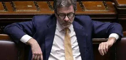 Meloni e i sabotatori. Salvini fa perdere i soldi agli industriali, premier infuriata. Riunione a Chigi