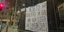 Striscione Lega Giovani: "Dopo il Veneto a noi la Lombardia". Salvini frena: "Pronto a proposte di FdI"