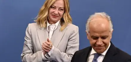 Meloni rilancia il modello Albania e vara il blocco navale. La sinistra litiga sui Cpr