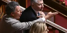 Renzi-Urso scontro al Senato: "Il ministro faceva affari con Teheran". La replica: "Lei si inginocchi&ograve; a Rouhani"