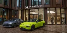 Volkswagen amplia l’intesa con la cinese Xpeng sull’architettura elettronica: debutto anche su benzina e ibridi dal 2027