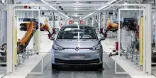 Volkswagen, vendite in calo del 4% nel trimestre: crollano Cina e Usa, cresce l&rsquo;Europa