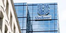Unilever punta tutto sul beauty. Il colosso verso un deal da oltre 15,7 miliardi per vendere il suo business alimentare