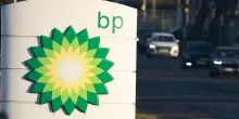 Il colosso petrolifero Bp rivede la guidance per il quarto trimestre: produzione stabile e rettifiche per 5 miliardi
