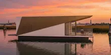 Una camera da letto sotto le stelle: la houseboat che cambia il modo di viaggiare