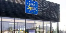 Supermercati e discount, Eurospin regina di utili: 1,9 miliardi in cinque anni. Ricavi su anche senza inflazione