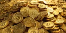 Il bitcoin diventa maggiorenne, come la criptovaluta &egrave; entrata nelle nostre vite (ed &egrave; diventata anche un investimento)