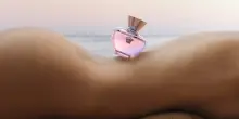 Versace cita i codici della sensualit&agrave; per la nuova fragranza Dylan blush pink