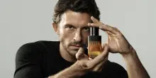 Jonathan Bailey, il nuovo volto beauty di Armani