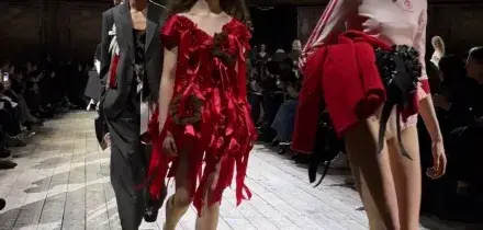 Il rito celtico di Simone Rocha sfila alla London fashion week
