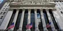 La diretta da Wall Street | I listini aprono piatti con lo stallo Usa-Iran. Pimco: la Fed taglier&agrave; i tassi