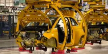 Stellantis, la Fiat 500 ibrida non corre: a Mirafiori produzione fino al 50% sotto i target del gruppo