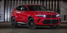 Stellantis congela la produzione italiana della Dodge Hornet 2026: così i dazi Usa pesano su Pomigliano d’Arco