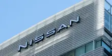 Nissan chiude il primo trimestre in perdita, ma batte le attese. Impatto negativo per Renault: ecco quanto
