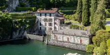 La casa di James Bond esiste davvero: si affaccia sul Lago di Como ed &egrave; in vendita