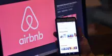 La Spagna rafforza la lotta contro gli affitti brevi: Airbnb costretta a bloccare oltre 65 mila annunci irregolari