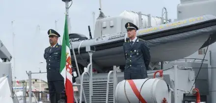 Sanzioni Ue contro la Russia aggirate: sequestrata a Brindisi nave con 33.000 tonnellate di ferro, indagati armatore ed equipaggio