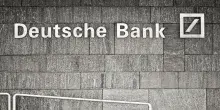 Deutsche Bank, nel 2025 profitti record: l&rsquo;utile netto raddoppia a 7,1 miliardi ma il titolo cede in borsa. Dividendo di 1 euro