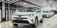 Toyota aggiorna il record di produzione: a ottobre 927 mila veicoli. Corrono gli ibridi negli Usa nonostante i dazi