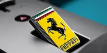 Ferrari, analisti divisi sul futuro in borsa dopo il crollo sul piano al 2030: ecco quanto pu&ograve; valere il titolo
