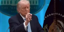 Trump attacca ancora Papa Leone XIV: &laquo;Mette in pericolo i cattolici&raquo;. Il Pontefice: &laquo;Chi mi critica lo faccia con la verit&agrave;&raquo;