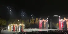 Celine Dion infiamma il d&eacute;fil&eacute; di L&rsquo;Or&eacute;al Paris