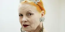 Vivienne Westwood porta i suoi gioielli in mostra nel Regno Unito